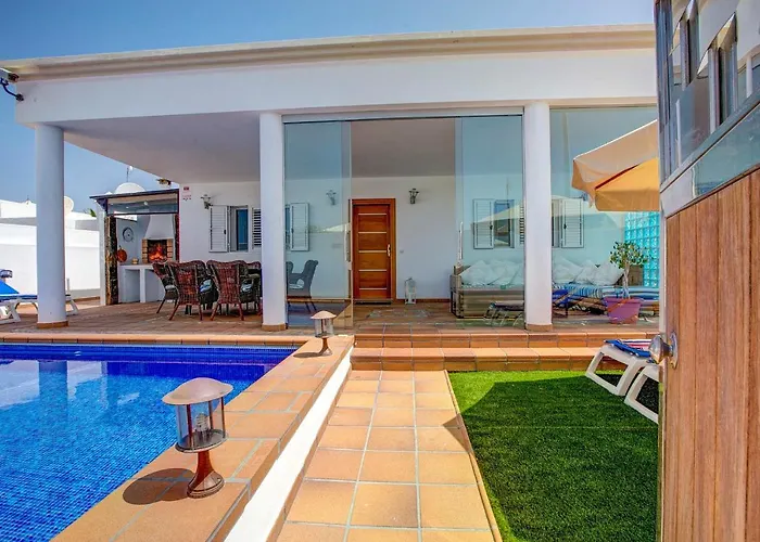 Willa Maria Del Risco By Buenavilla