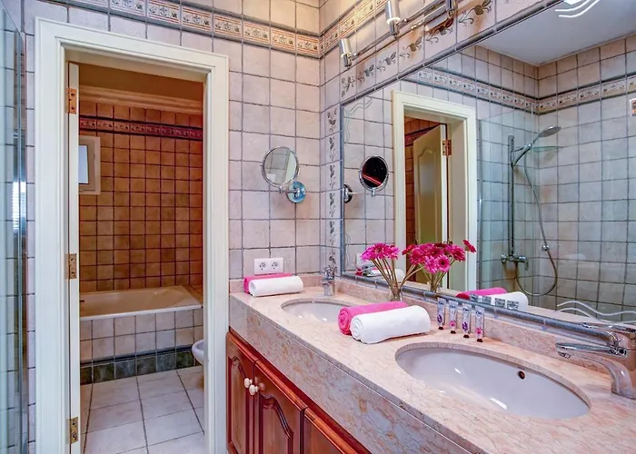 Willa Maria Del Risco By Buenavilla