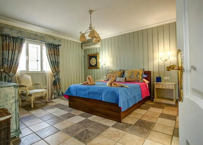 Maria Del Risco By Buenavilla *