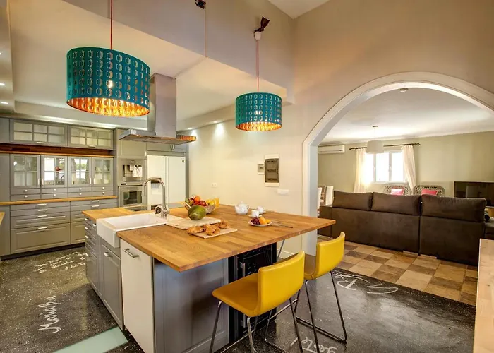 Villa Maria Del Risco By Buenavilla